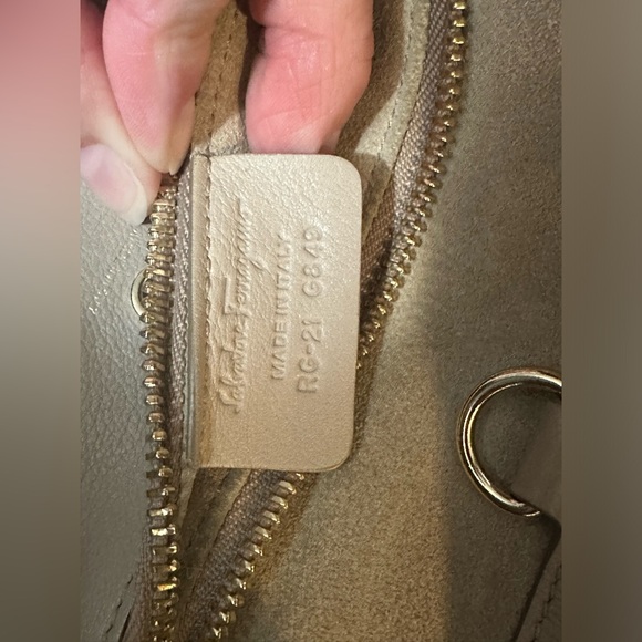 Salvatore Ferragamo Jet Set Top Handle Large Leather Bag - Picture 16 of 16